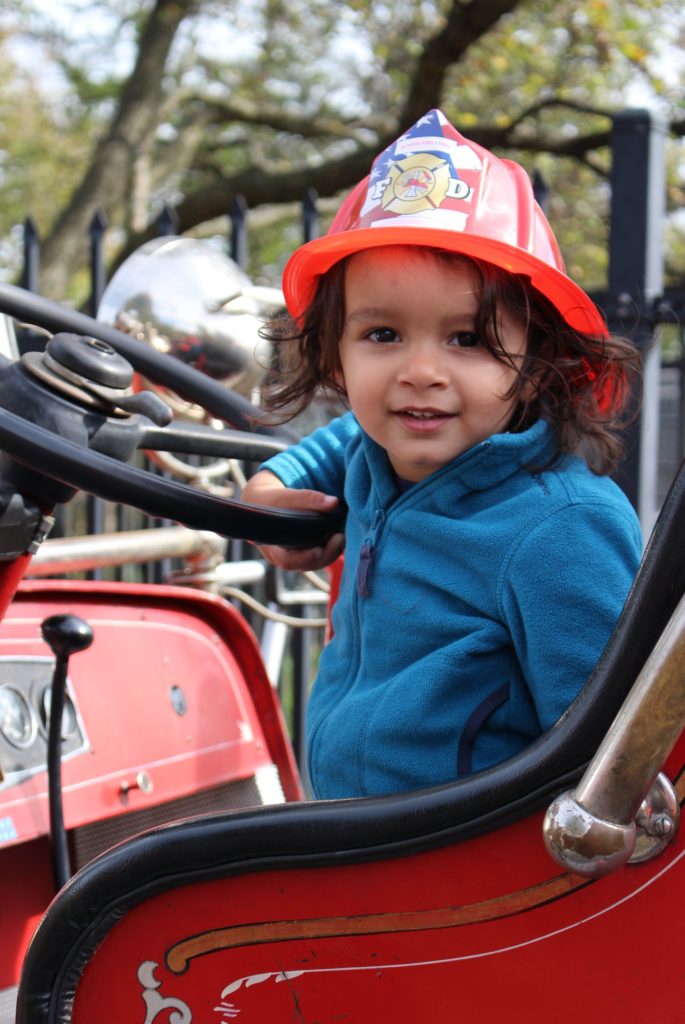 Child with fire helmet